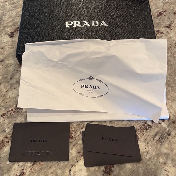 100% Authentic Prada Long Zip Around Wallet Black Saffiano - Picture 3 of 4